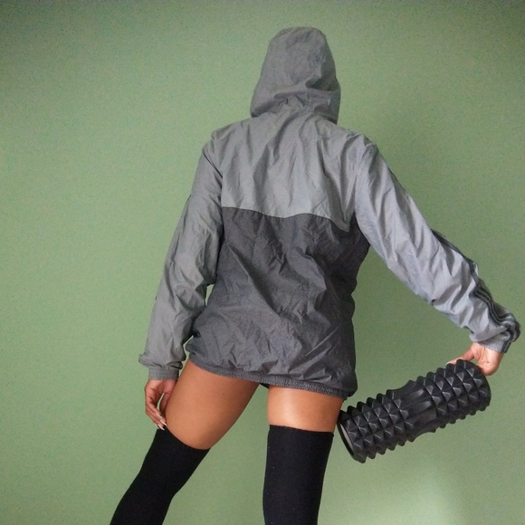 Men's gray Adidas light track jacket with hoodie - Picture 4 of 11